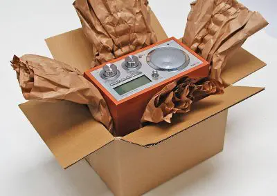 Farklı boyutlardaki ürünlerin güvenli paketlenmesi için PadPak Junior kullanımı