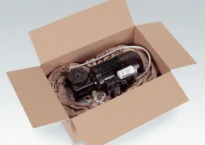 Sevkiyat ve depolama sırasında üstün koruma sağlayan PadPak Senior kağıt yastıklama makinesi